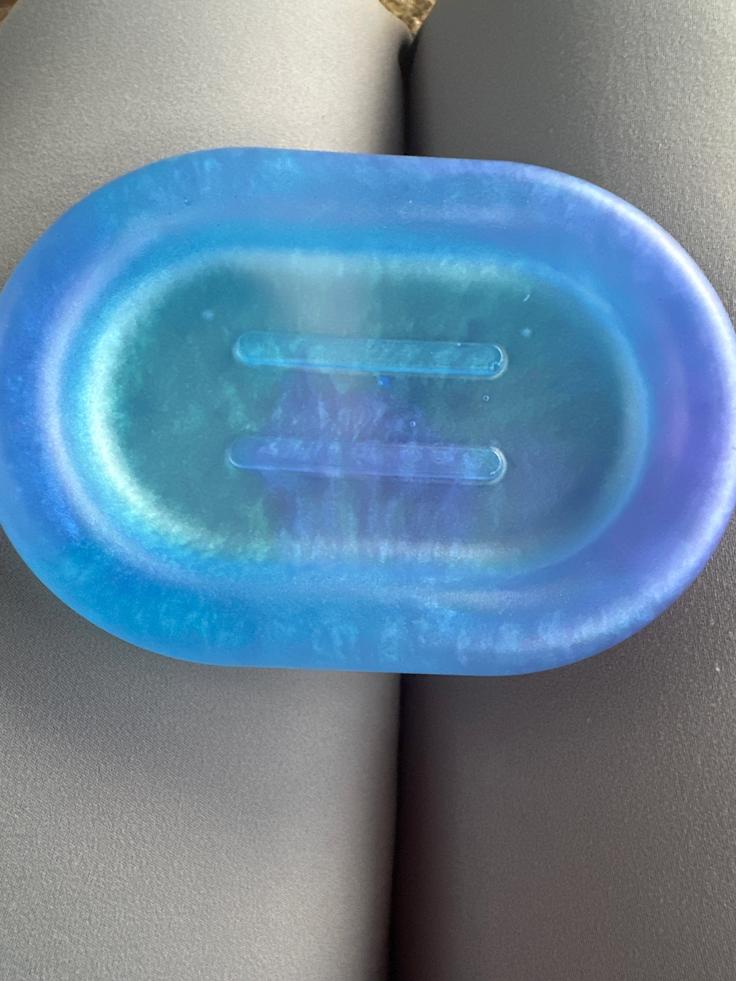 Resin soap dish